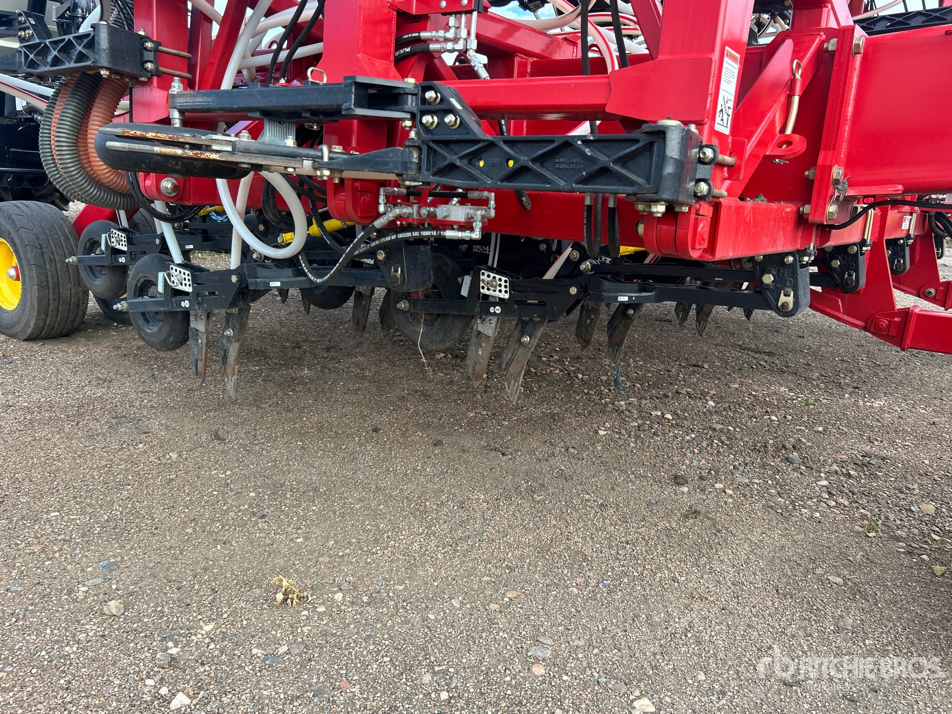 2025 Bourgault 3335 QDA