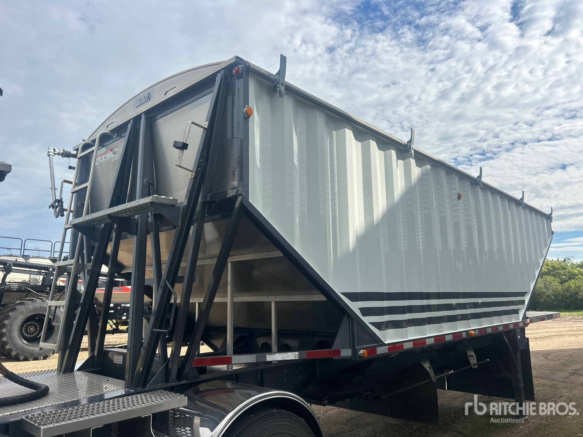 2024 Load King 28 ft Tri/A Super B-Train Lead