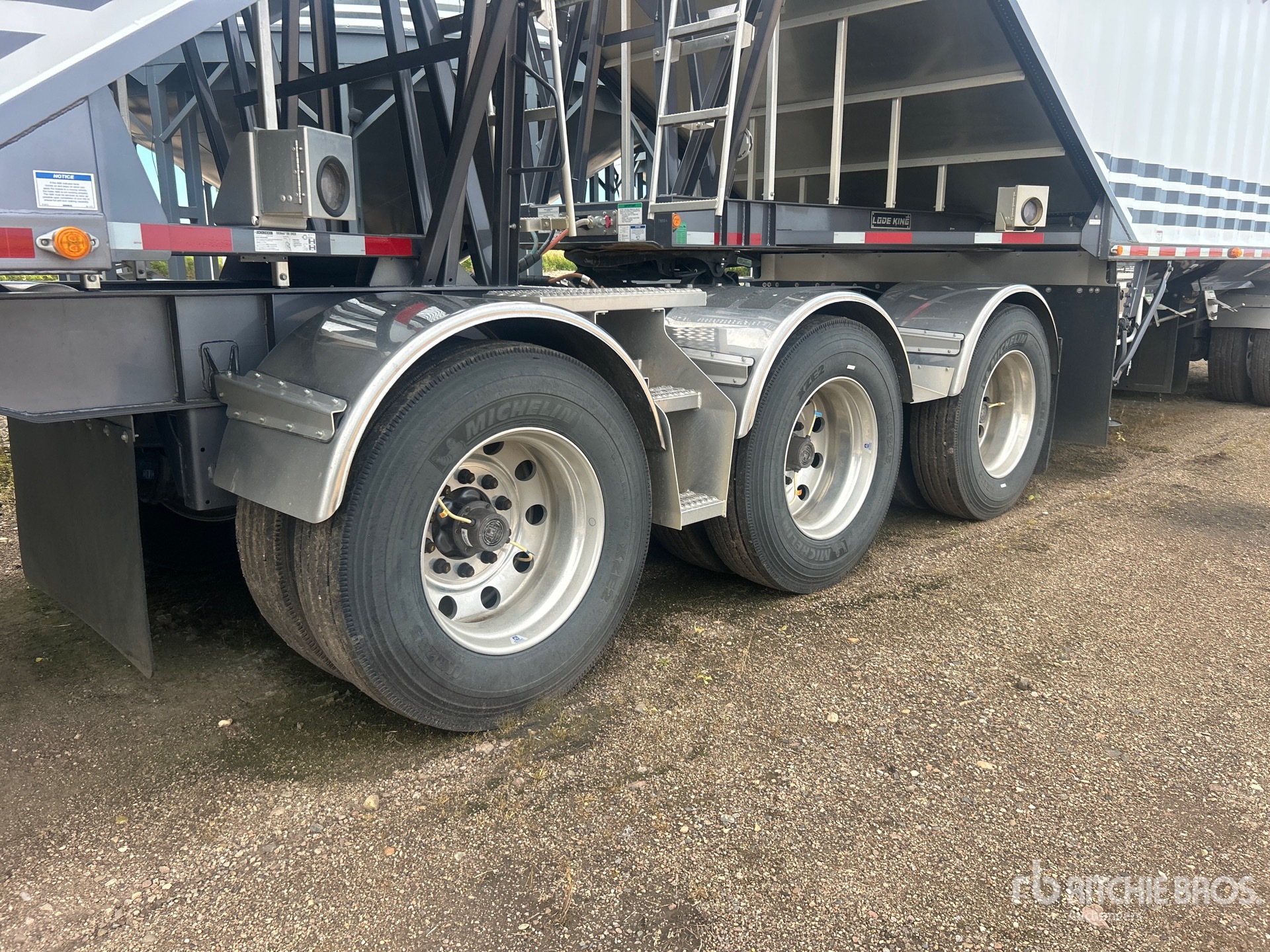 2024 Load King 28 ft Tri/A Super B-Train Lead
