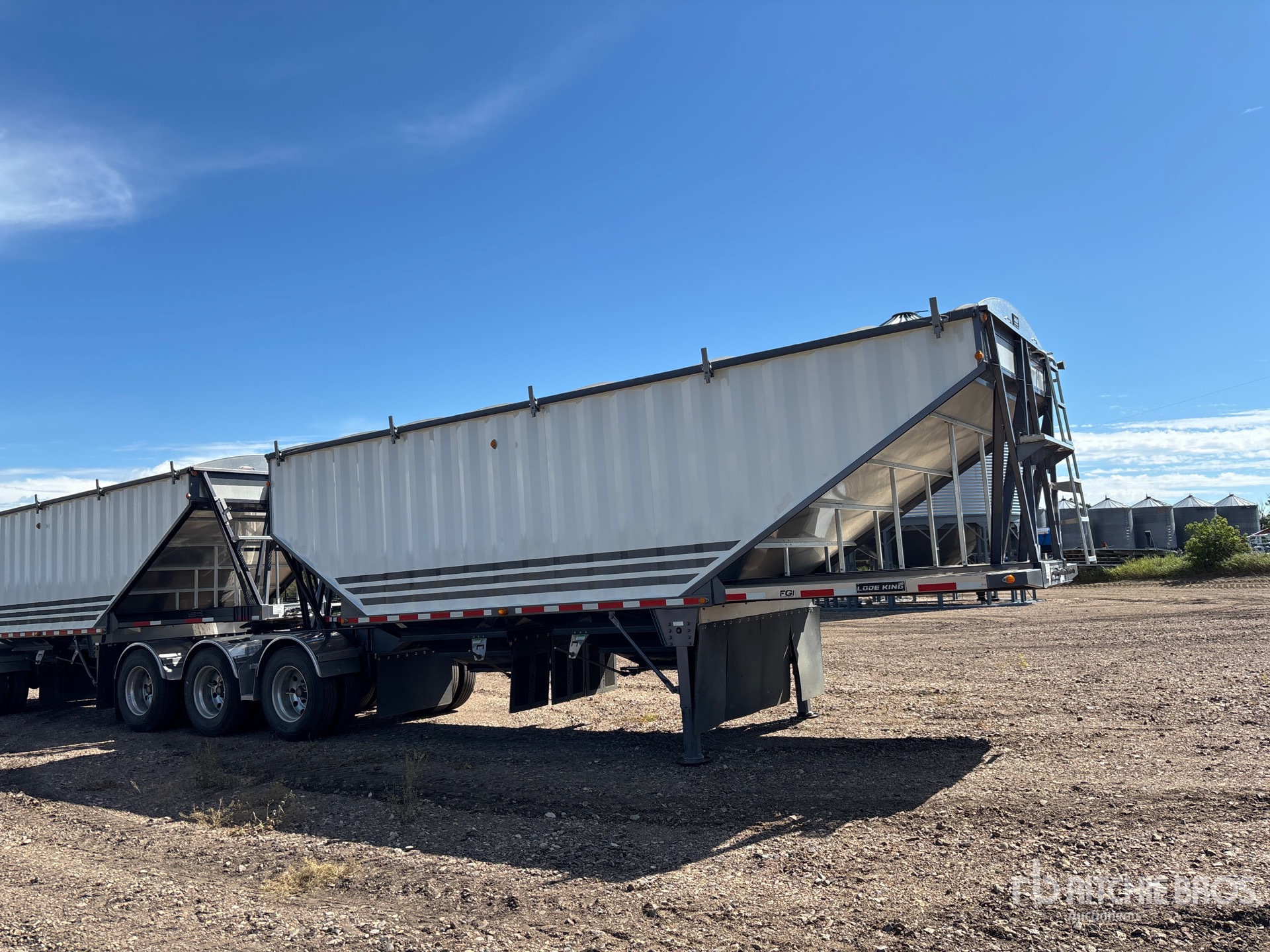 2024 Load King 28 ft Tri/A Super B-Train Lead