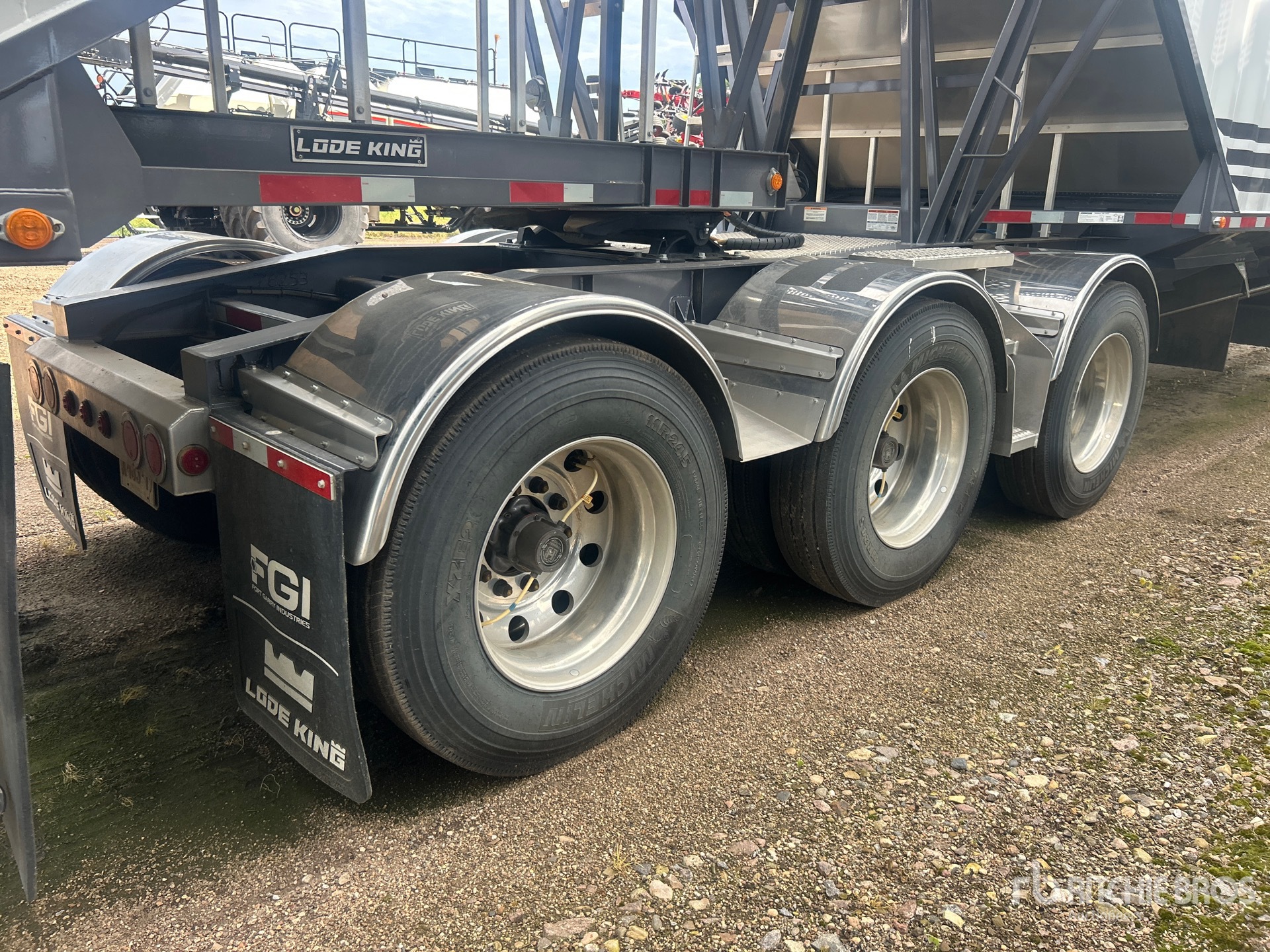 2024 Load King 28 ft Tri/A Super B-Train Lead
