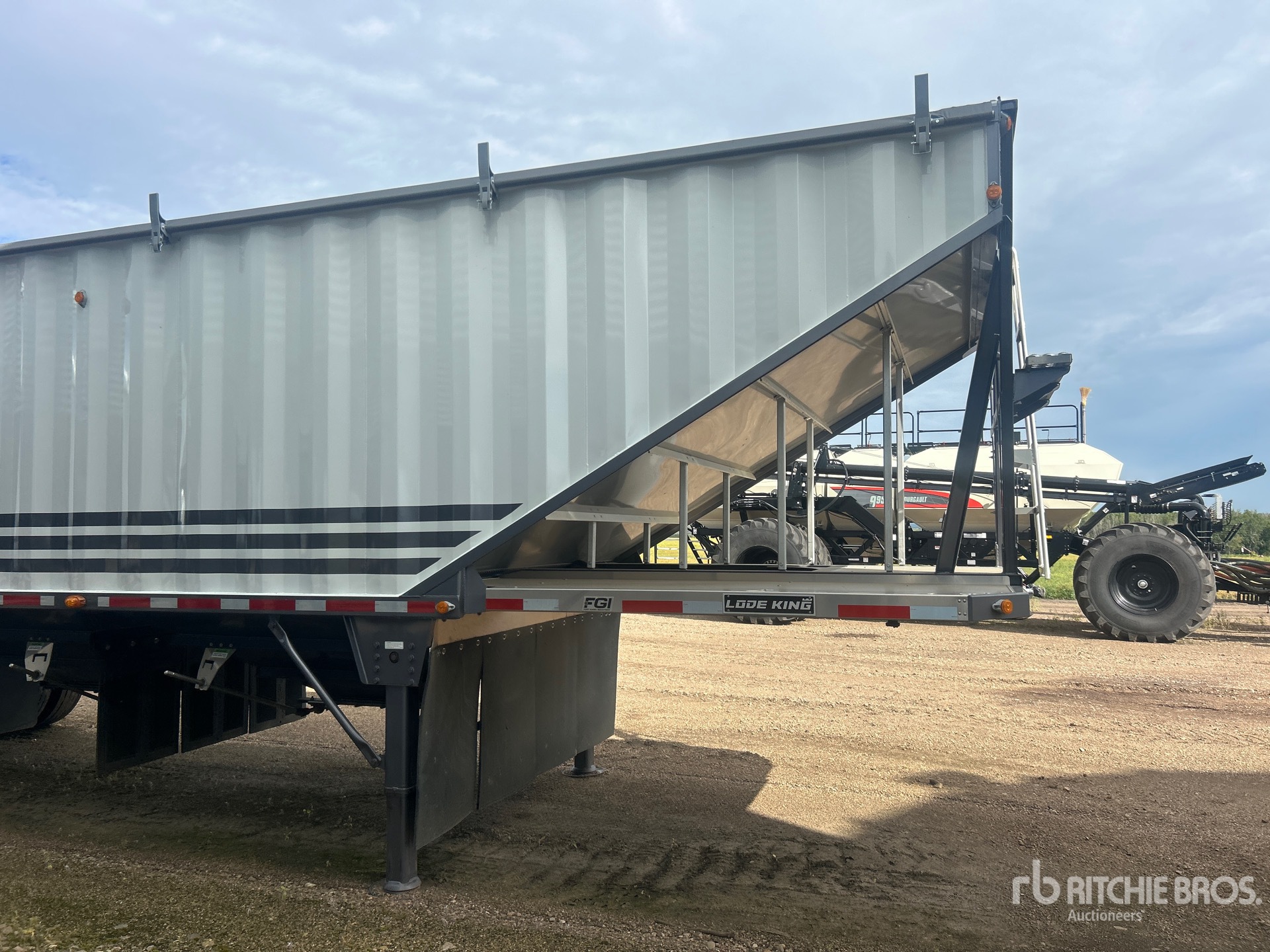 2024 Load King 28 ft Tri/A Super B-Train Lead