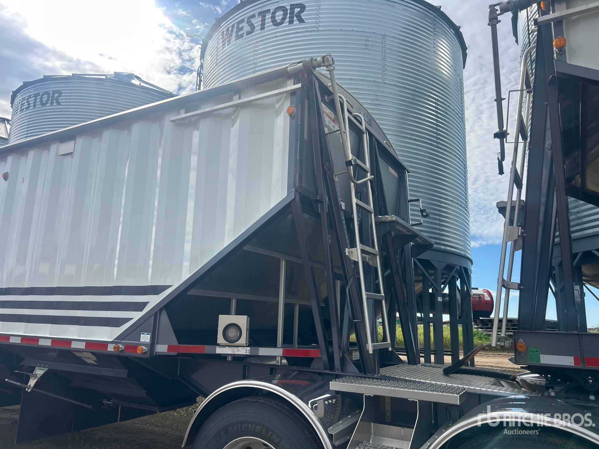 2024 Load King 28 ft Tri/A Super B-Train Lead