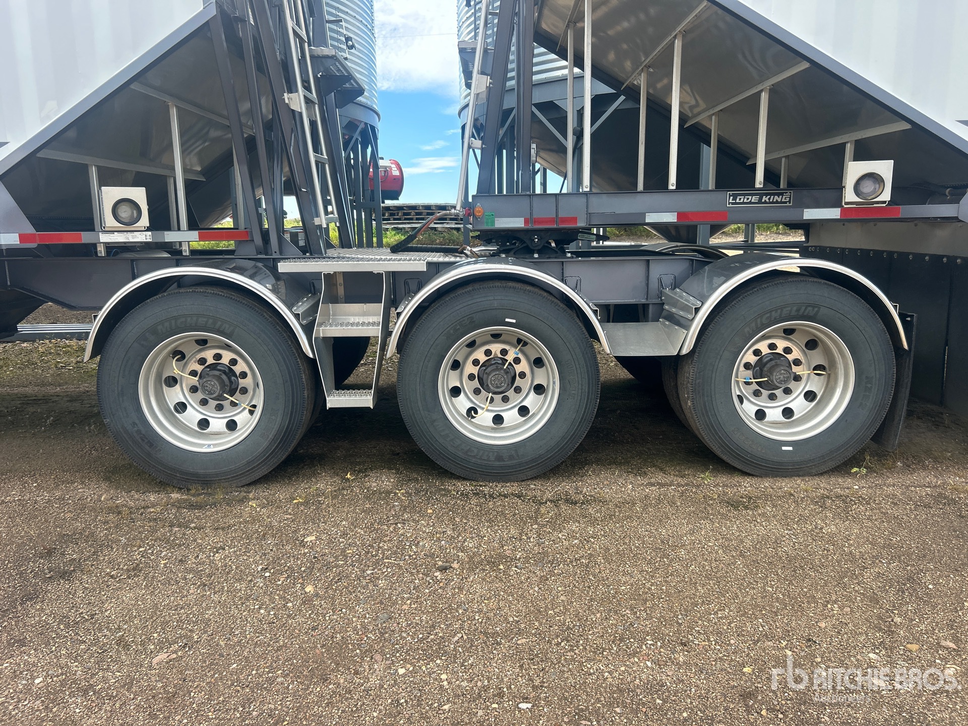 2024 Load King 28 ft Tri/A Super B-Train Lead