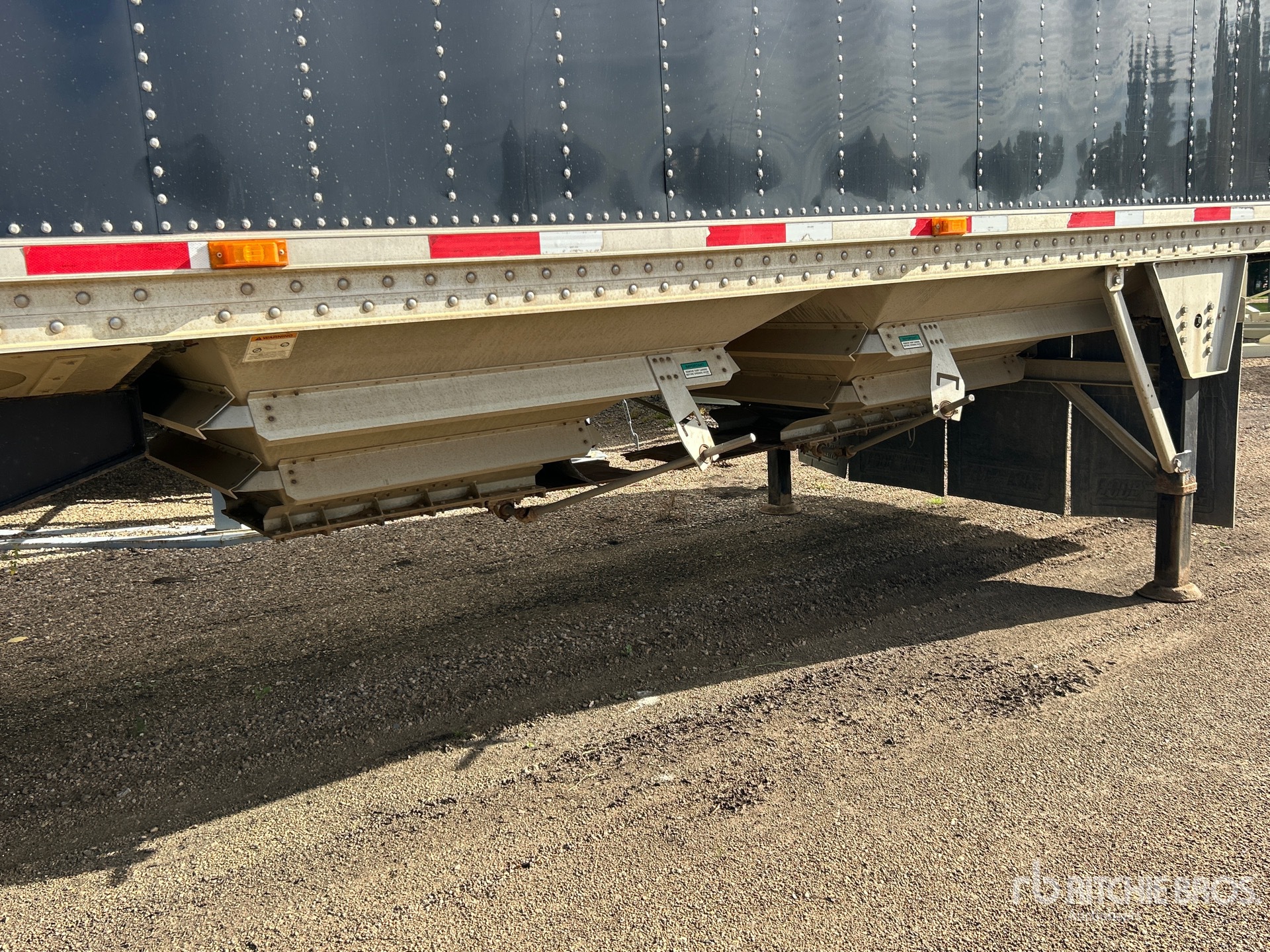 2013 Load King 28 ft Tri/A Super B-Train Lead