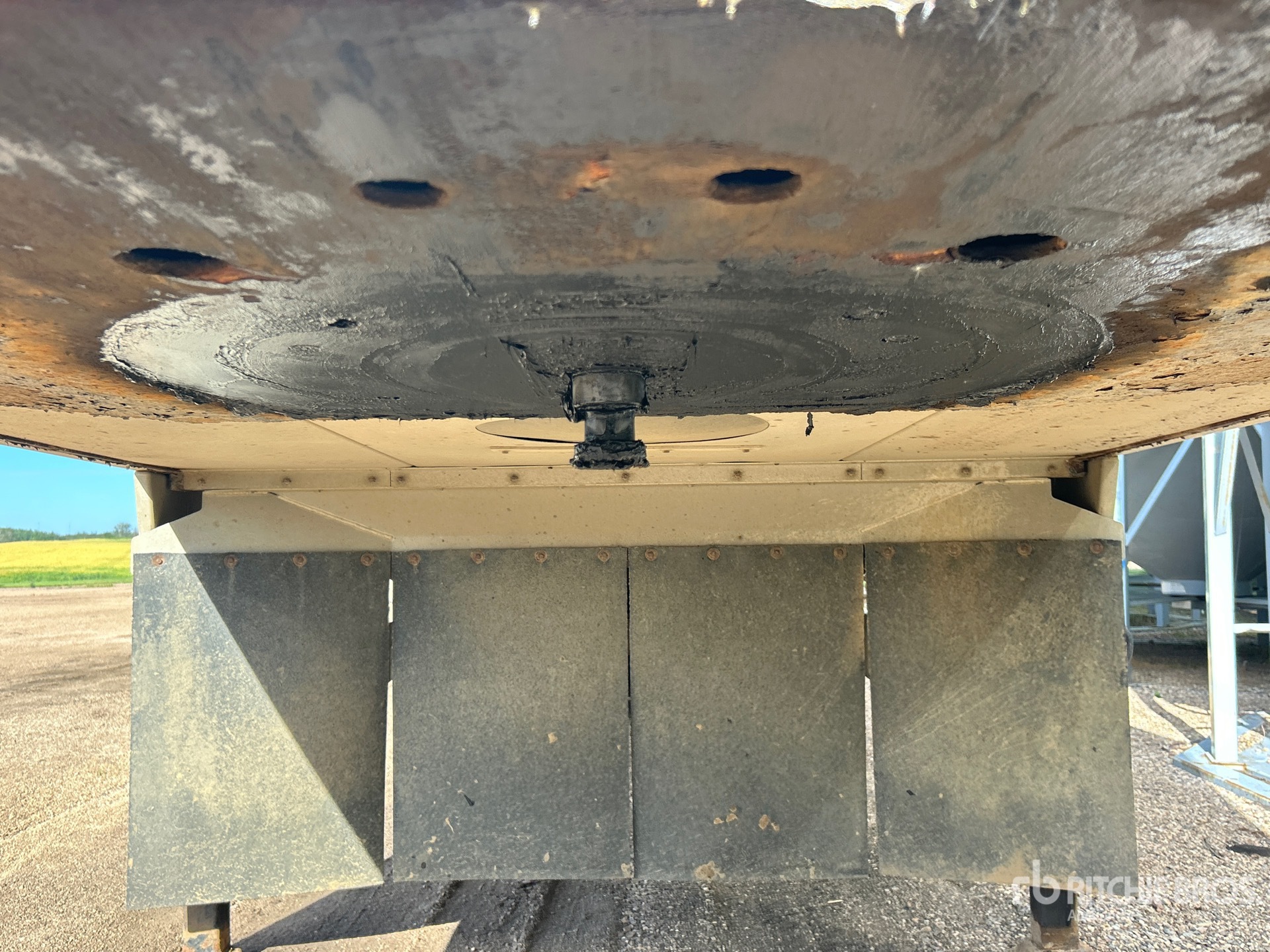 2013 Load King 28 ft Tri/A Super B-Train Lead