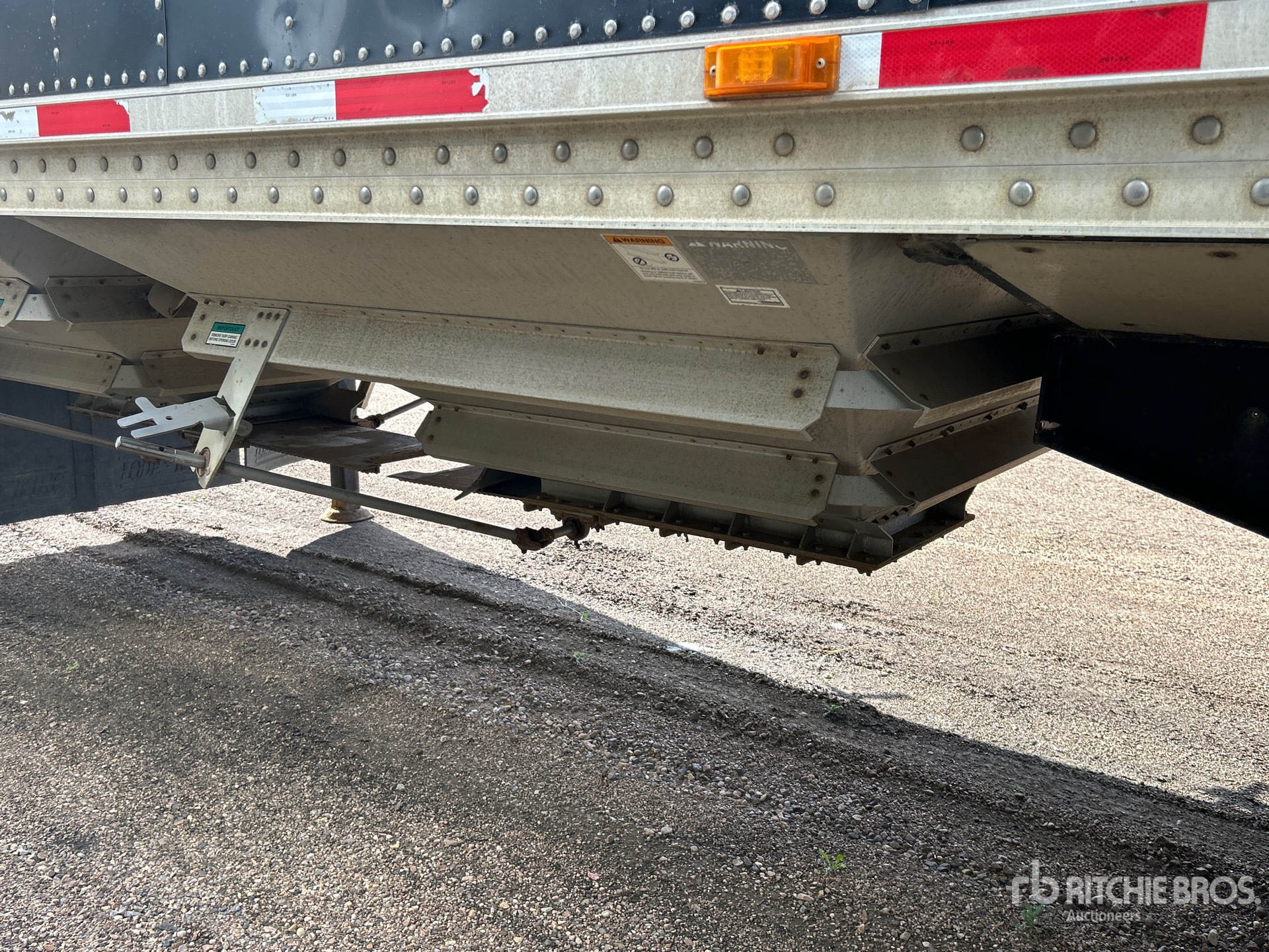 2013 Load King 28 ft Tri/A Super B-Train Lead