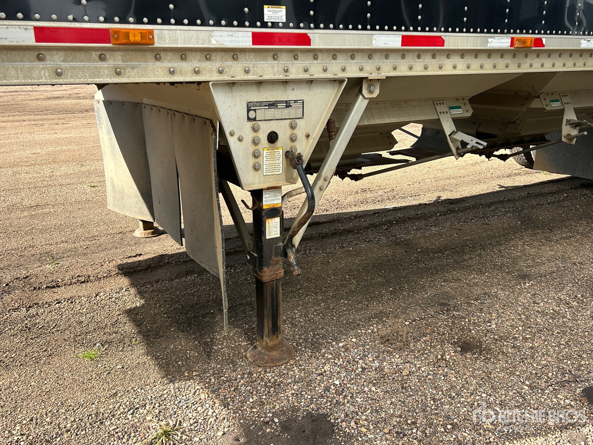 2013 Load King 28 ft Tri/A Super B-Train Lead