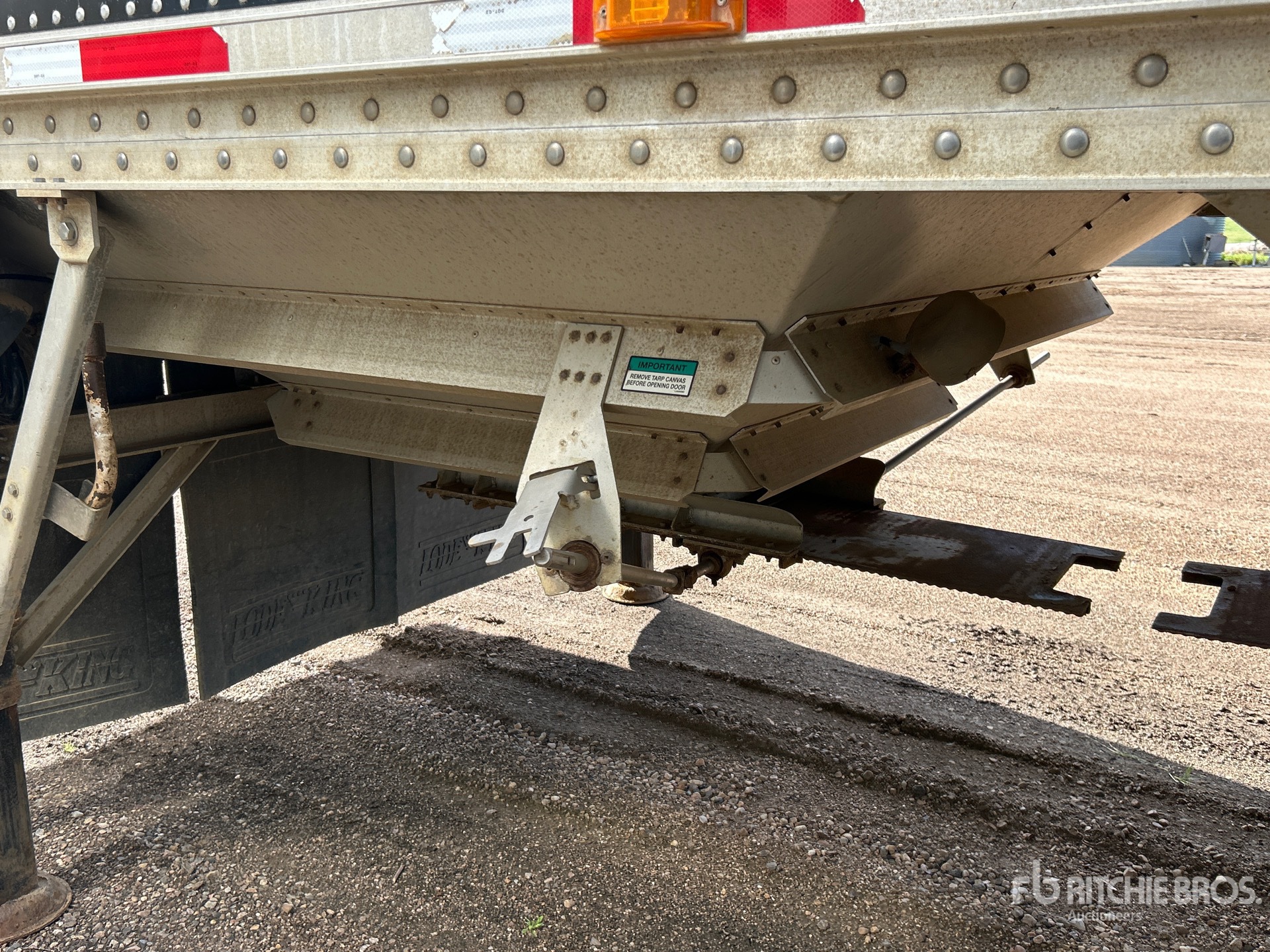 2013 Load King 28 ft Tri/A Super B-Train Lead
