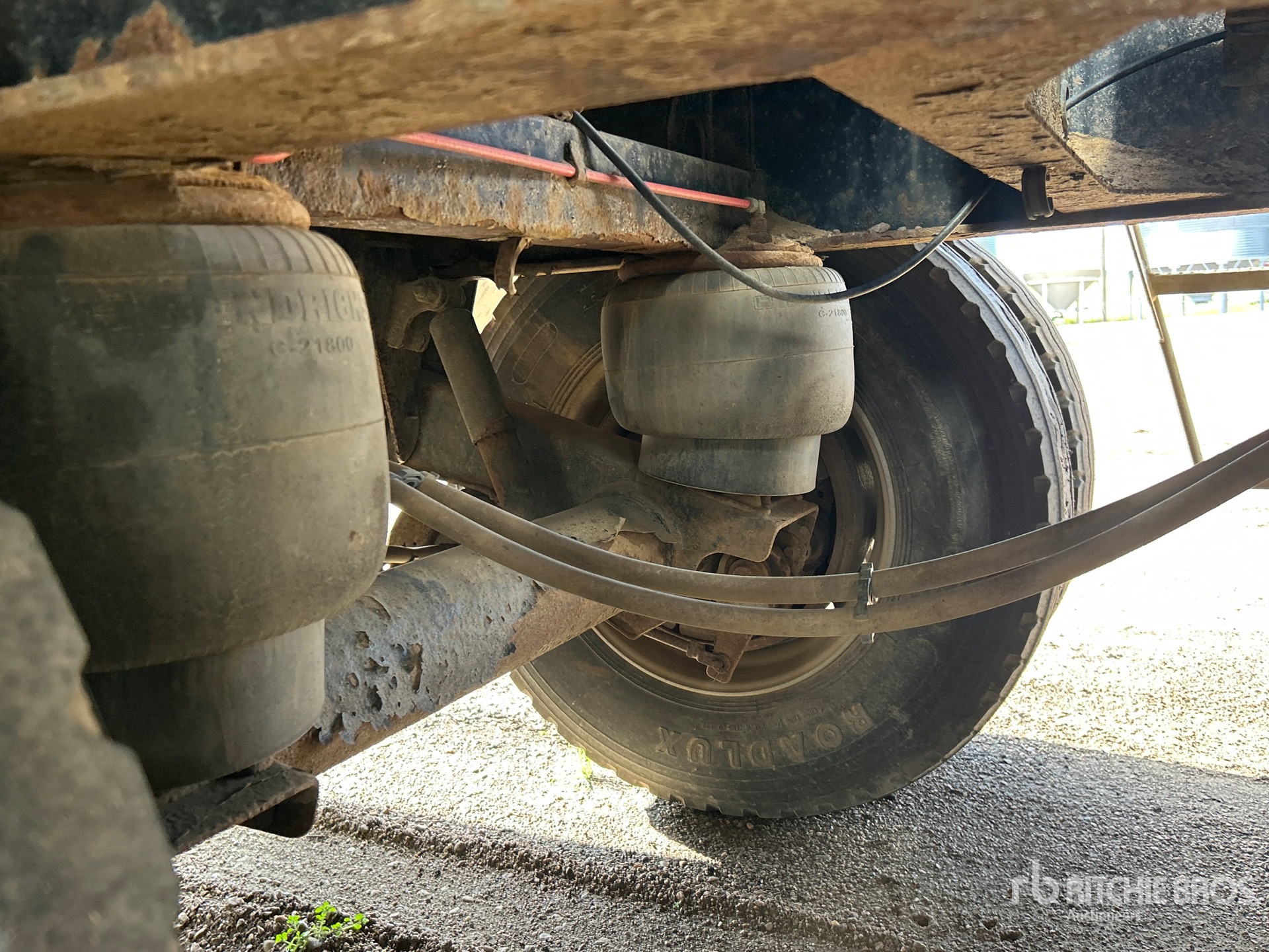 2013 Load King 28 ft Tri/A Super B-Train Lead