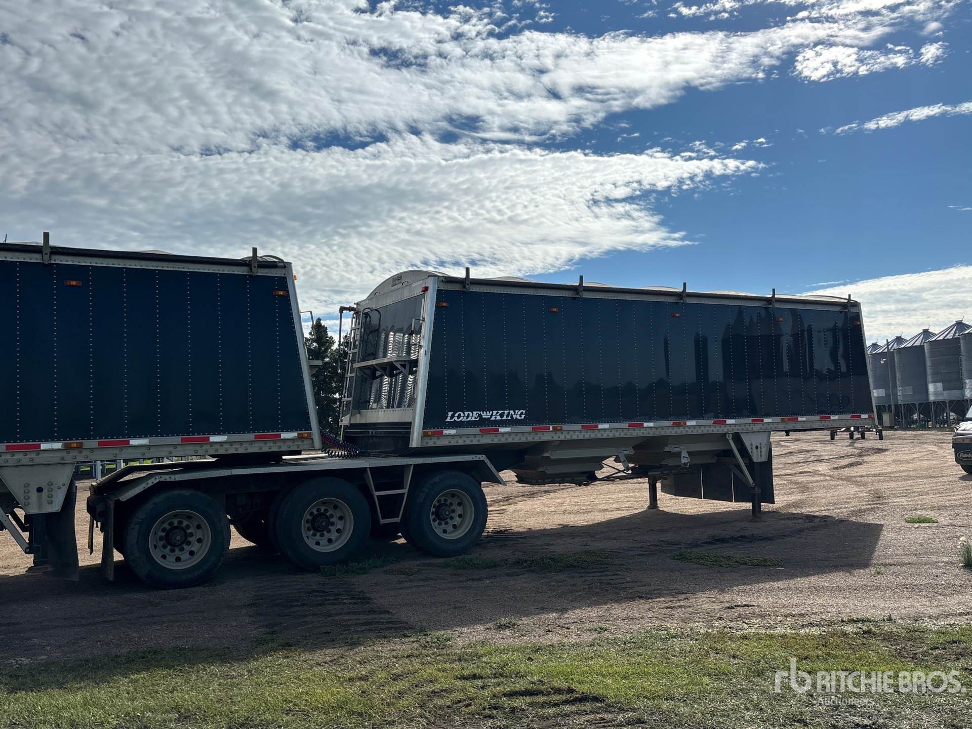 2013 Load King 28 ft Tri/A Super B-Train Lead