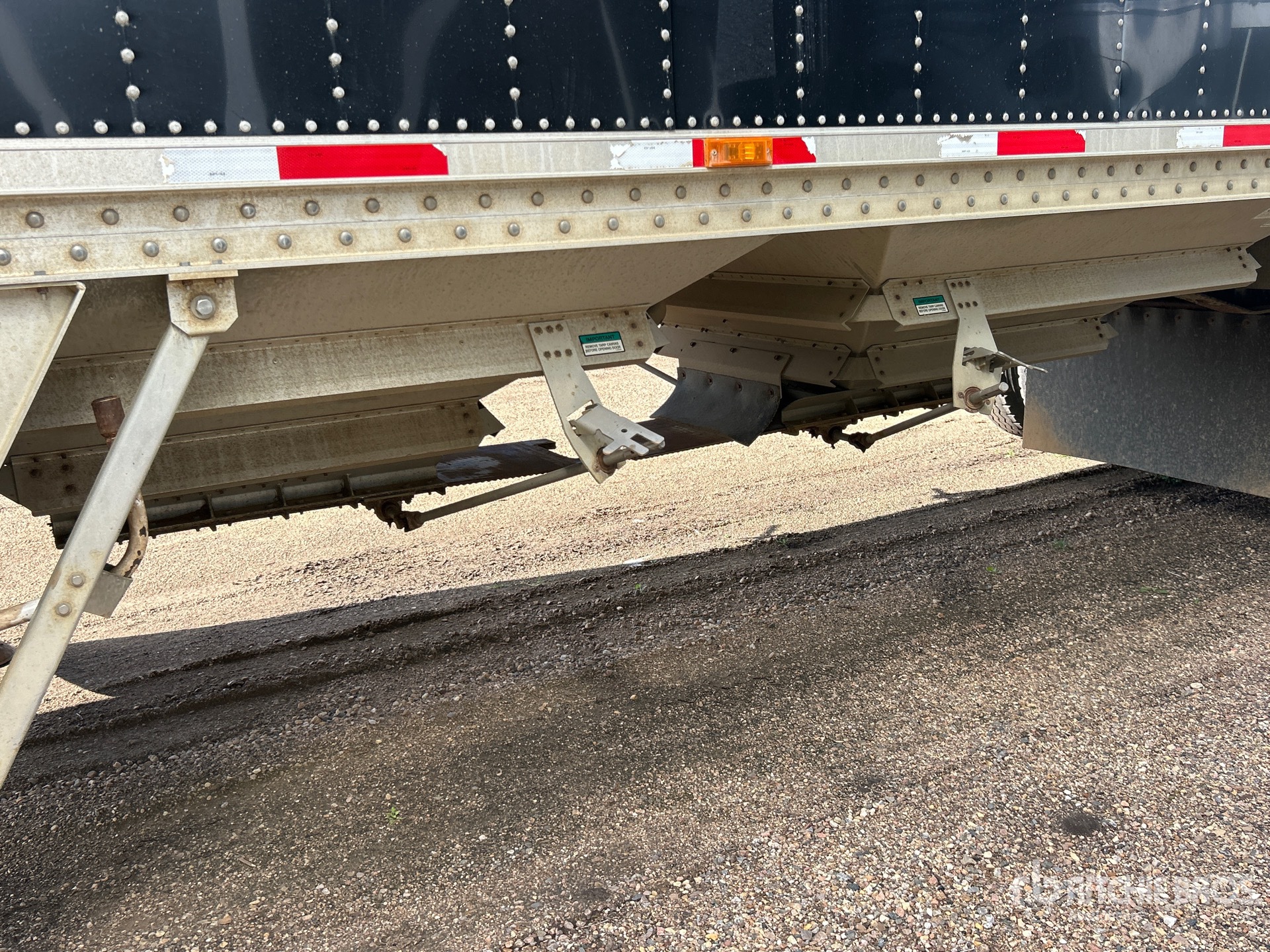 2013 Load King 28 ft Tri/A Super B-Train Lead