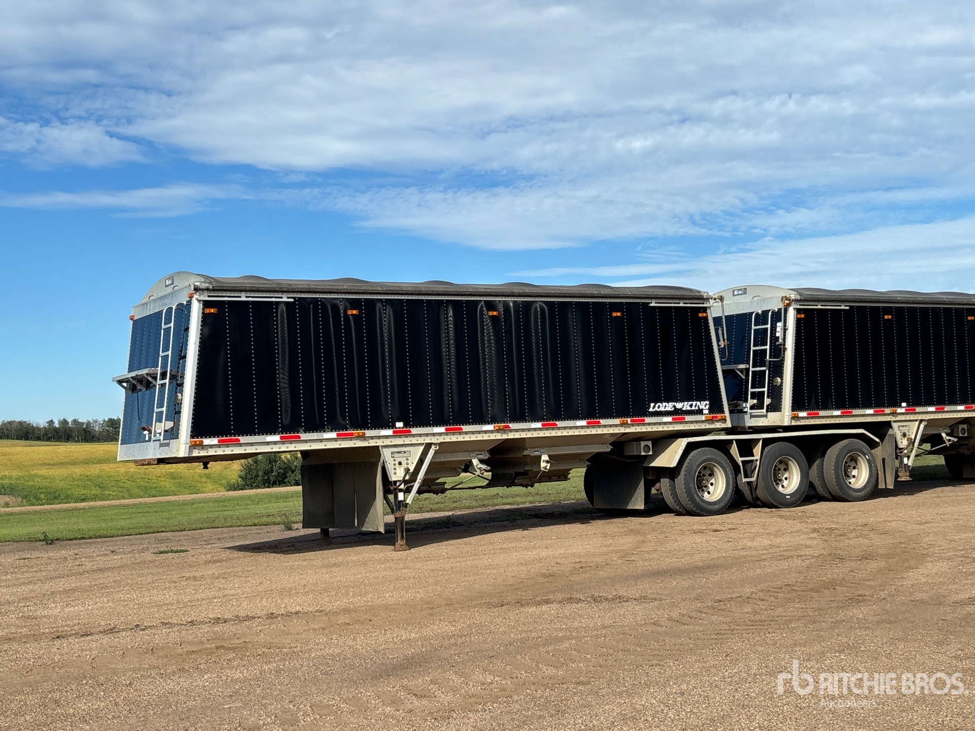 2013 Load King 28 ft Tri/A Super B-Train Lead