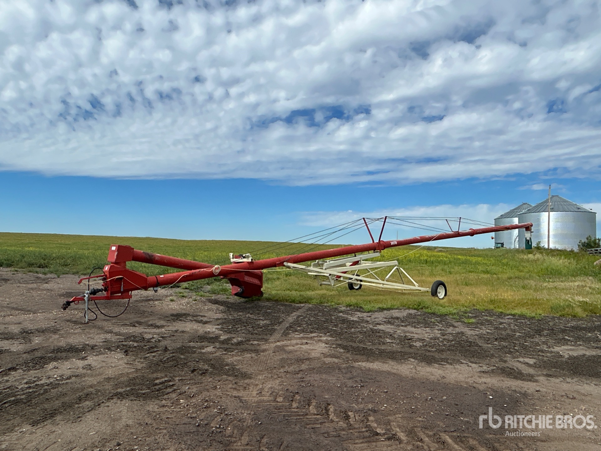Photo of 2002 Farm King 1070