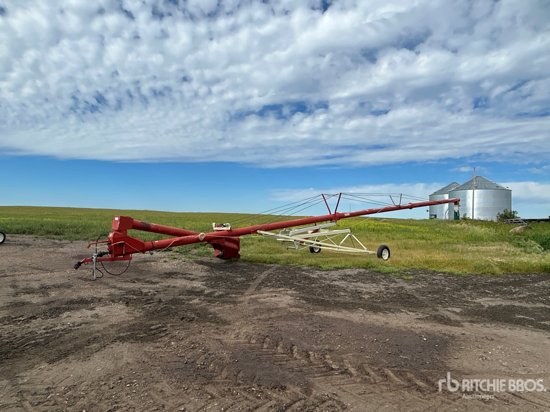 2002 Farm King 1070