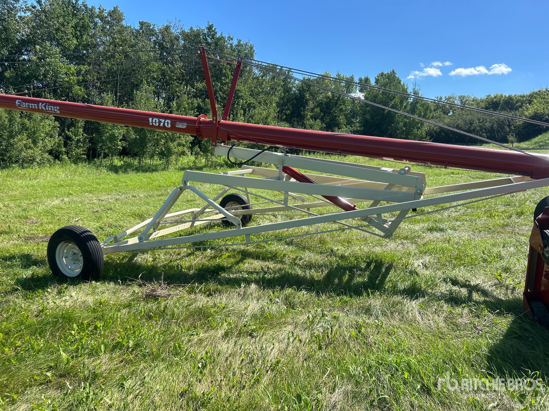 2016 Farm King 1070
