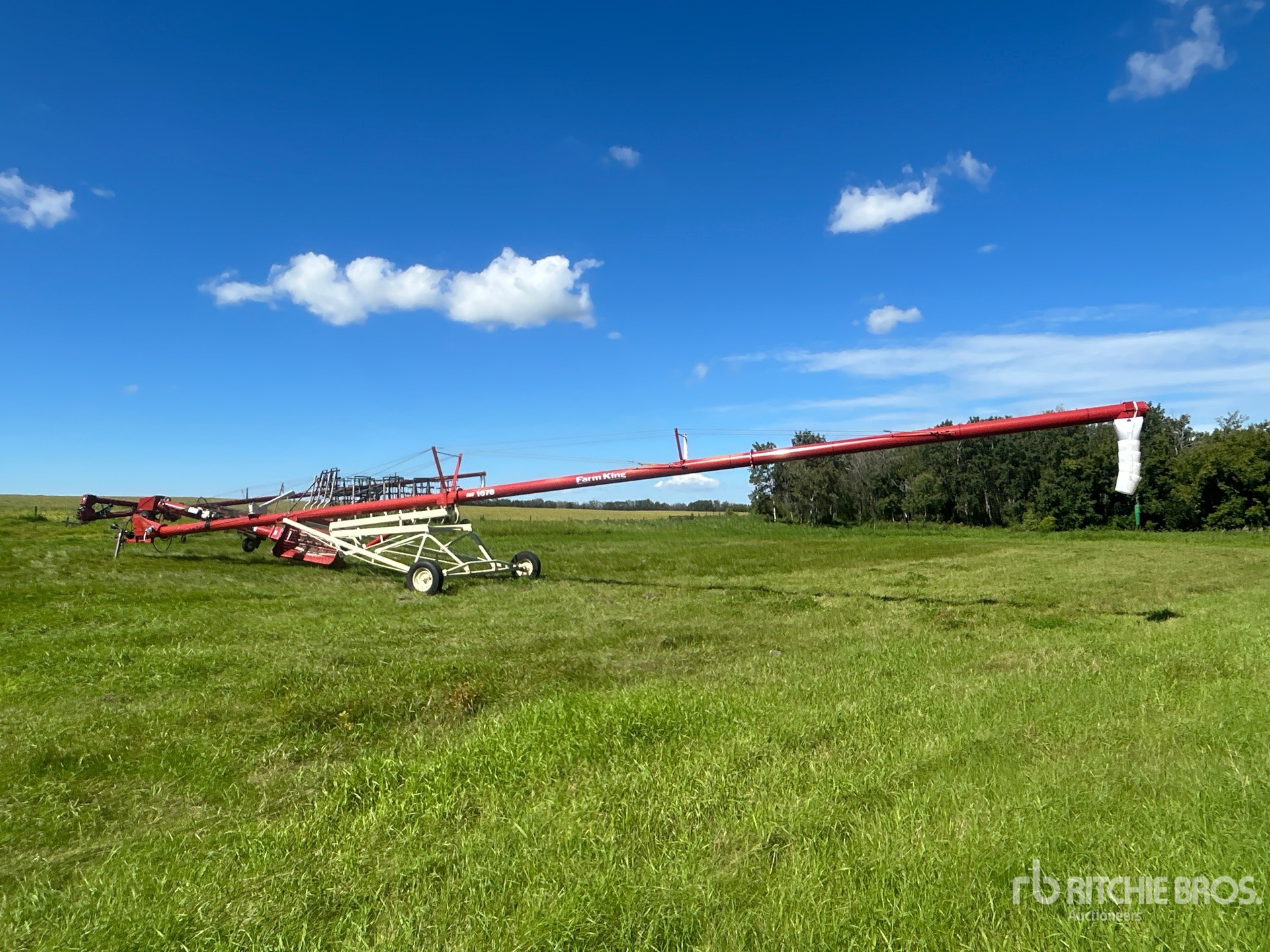 2016 Farm King 1070