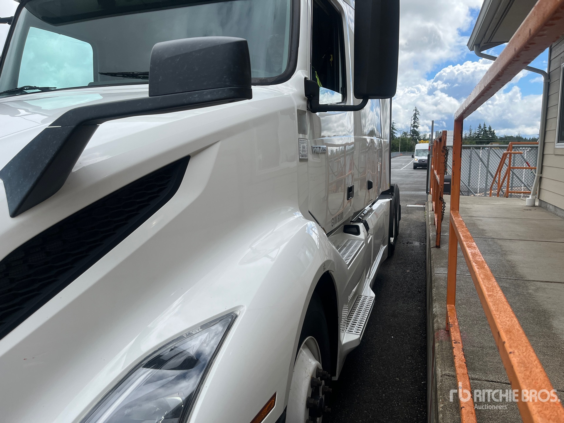 2022 Volvo VNL760