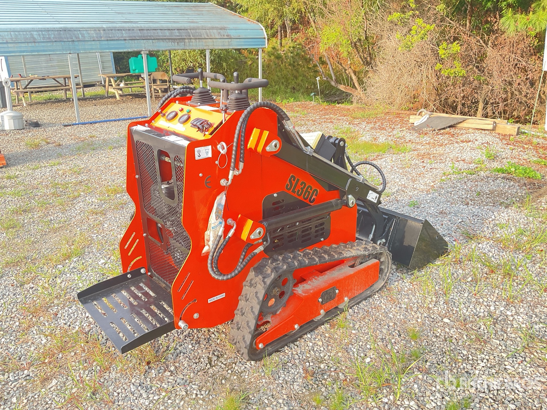 General Appearance with Picture, Right Rear Corner
