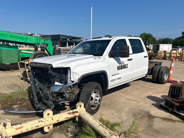 2015 GMC 3500 4x2 Crew Cab Cab and Chassis (Inoperable)