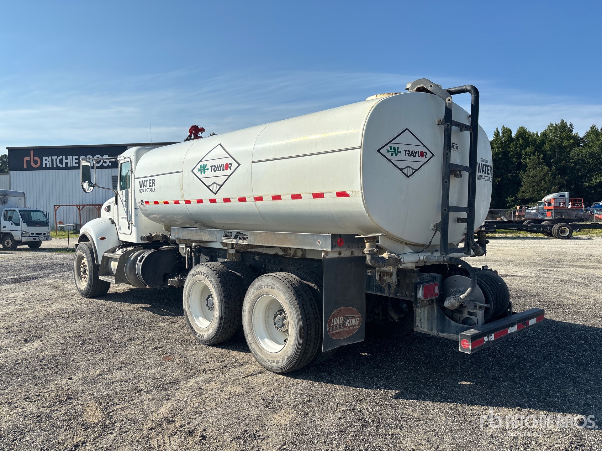 2022 Peterbilt 348
