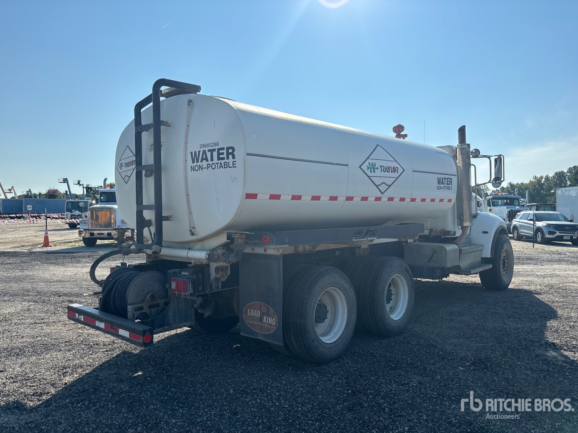 2022 Peterbilt 348