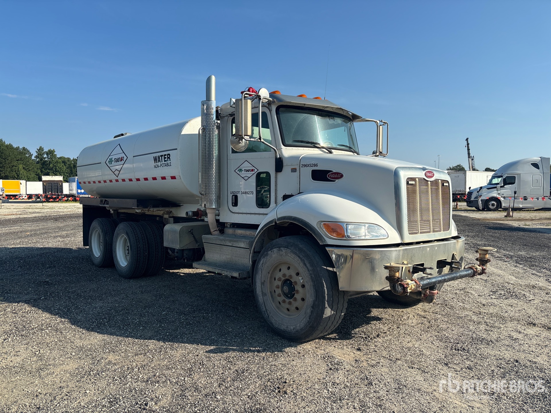 2022 Peterbilt 348
