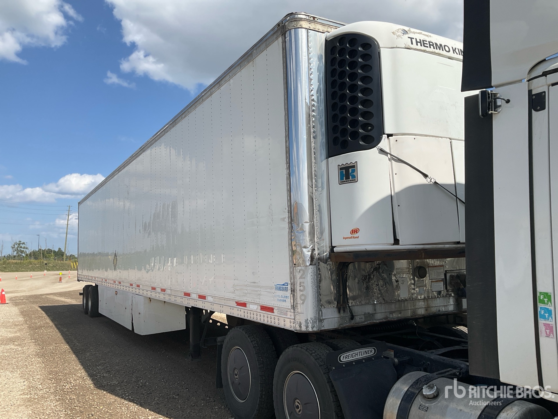 2011 Vanguard CR8000B
