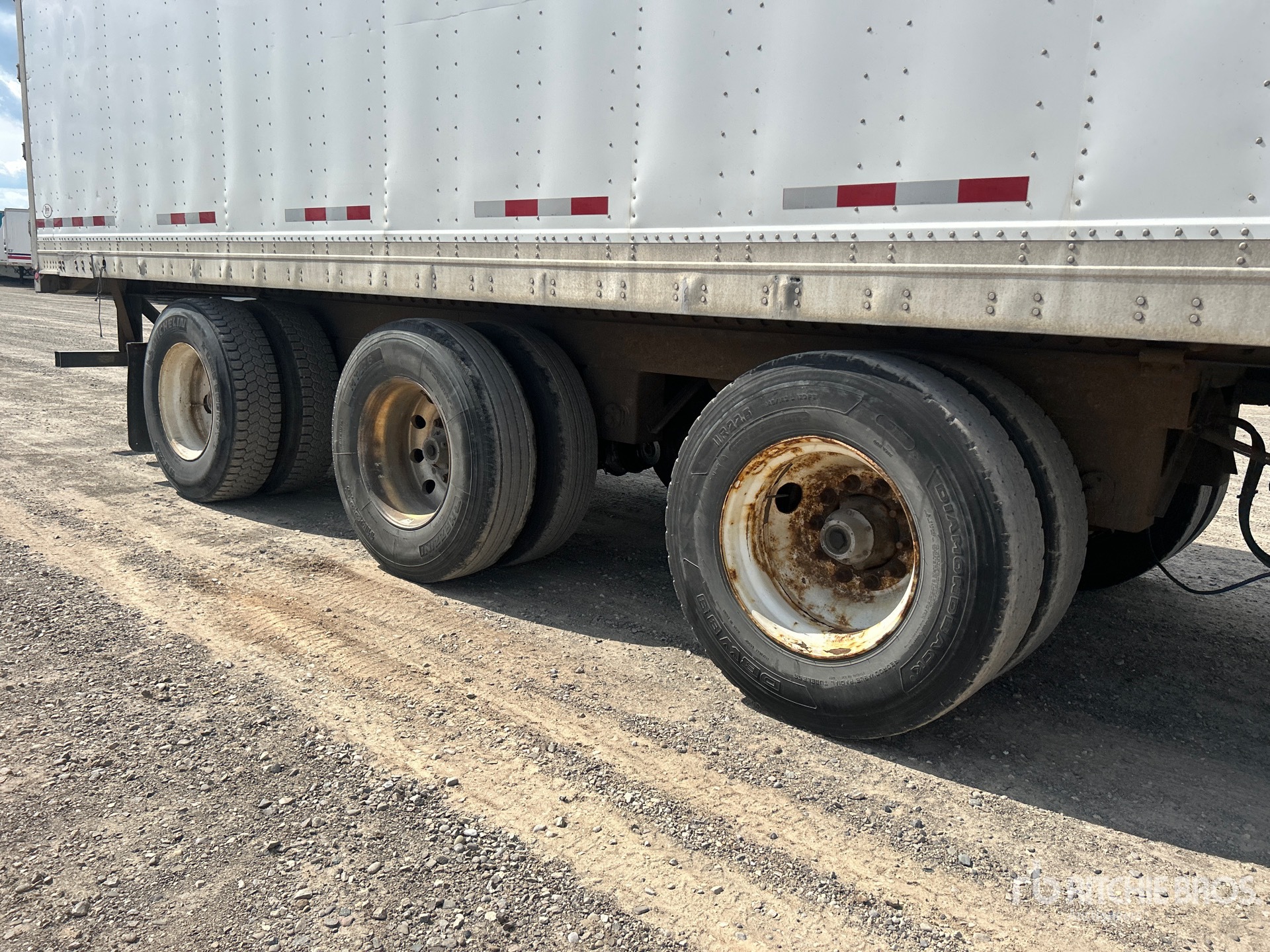 2006 Manac 53 FT X 102 IN TRI/A HEATED