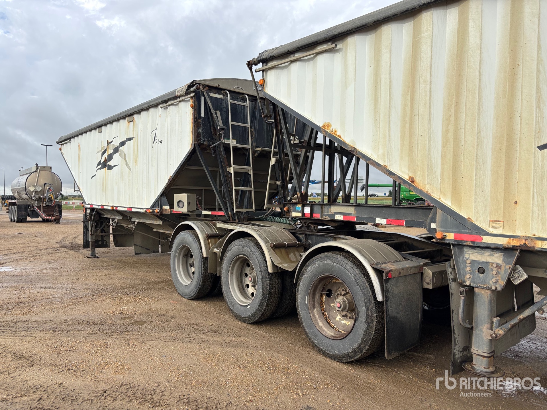 2010 Load King  28 FT SUPER B-TRAIN LEAD