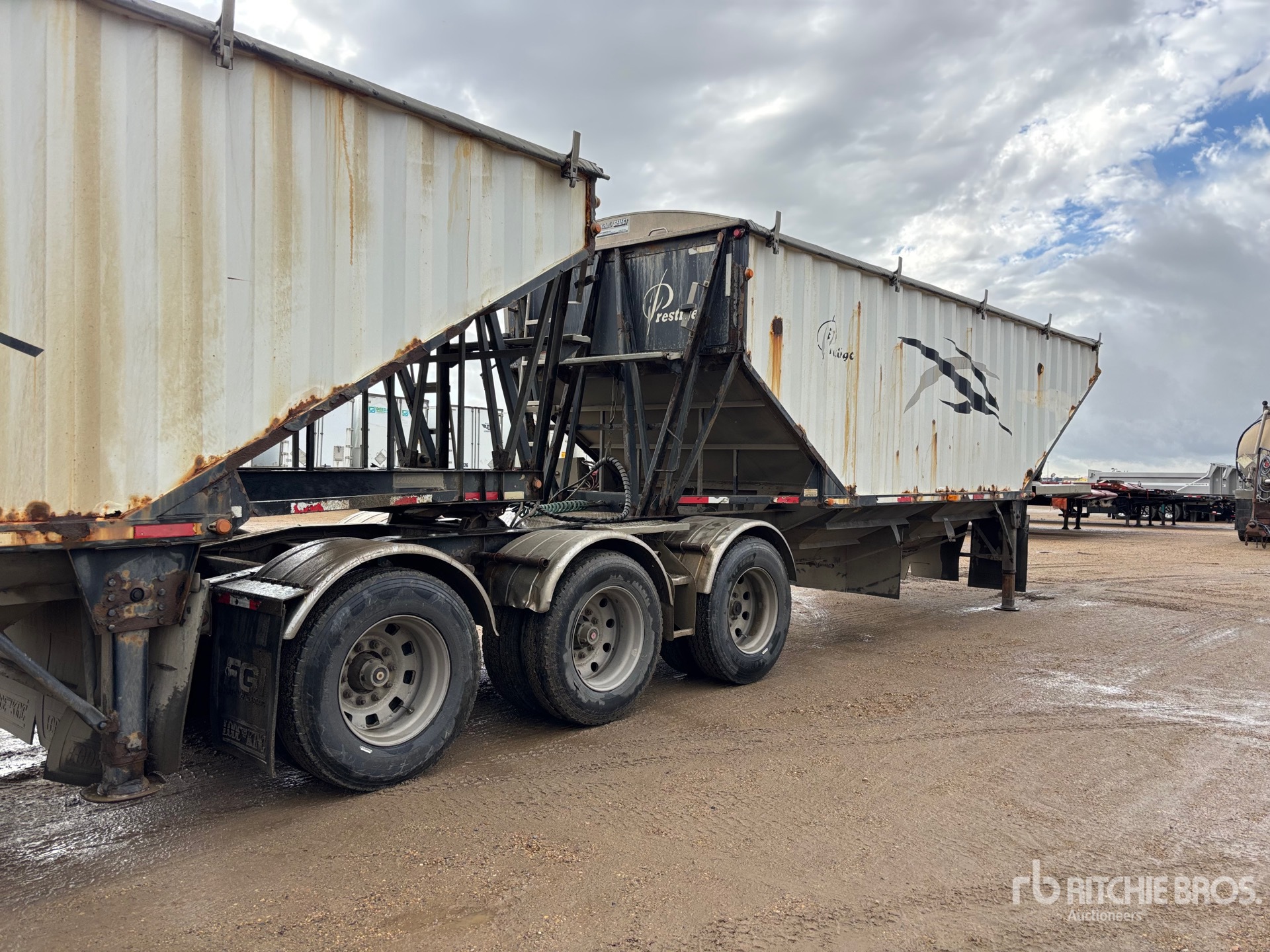 2010 Load King  28 FT SUPER B-TRAIN LEAD