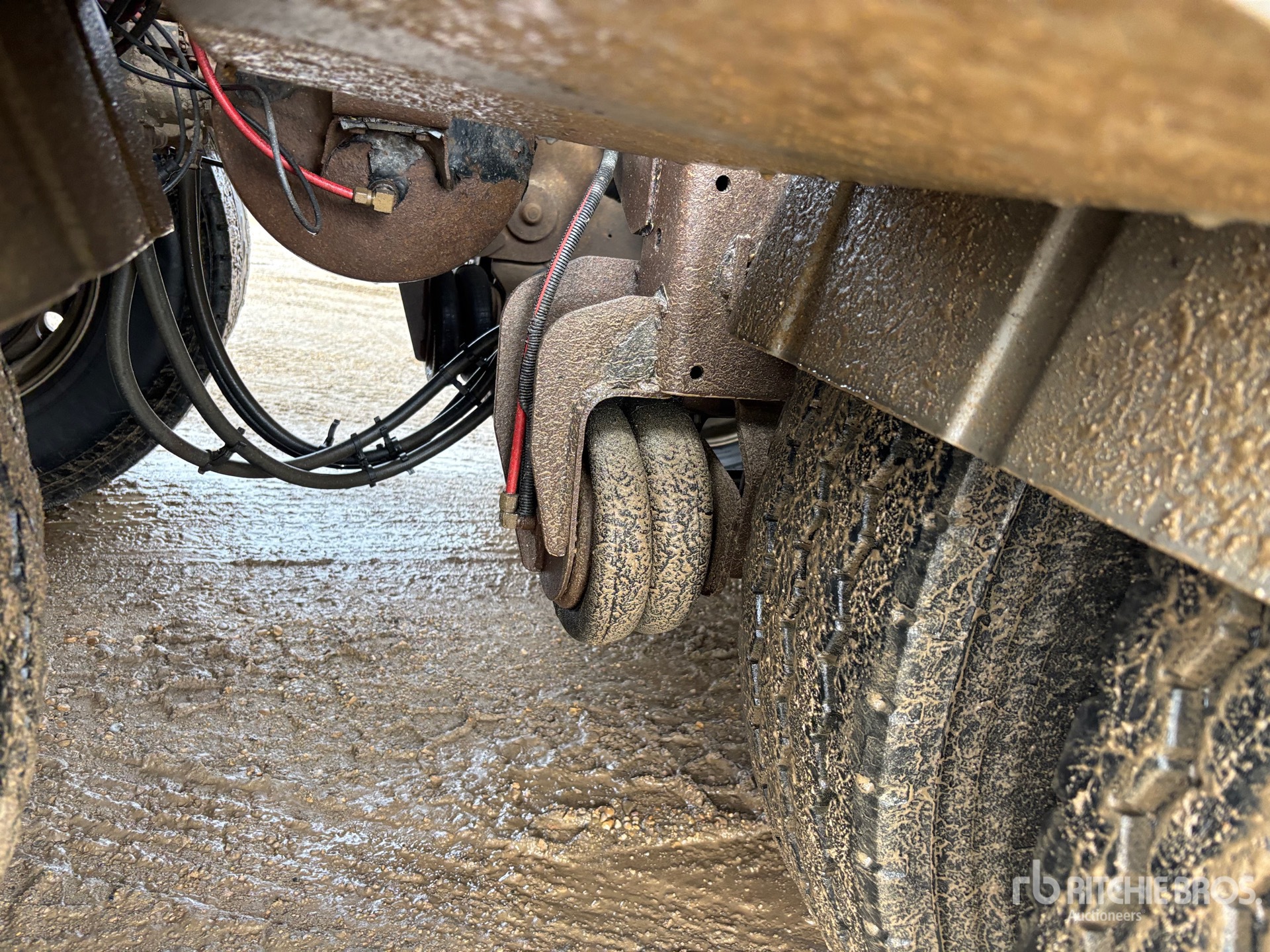 2010 Load King  28 FT SUPER B-TRAIN LEAD
