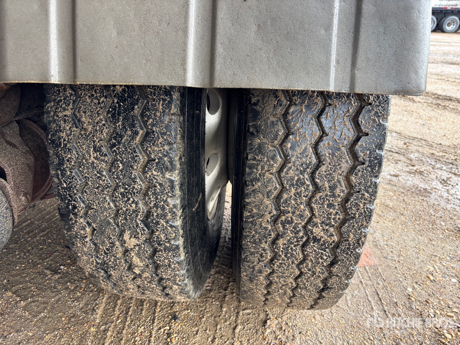 2010 Load King  28 FT SUPER B-TRAIN LEAD
