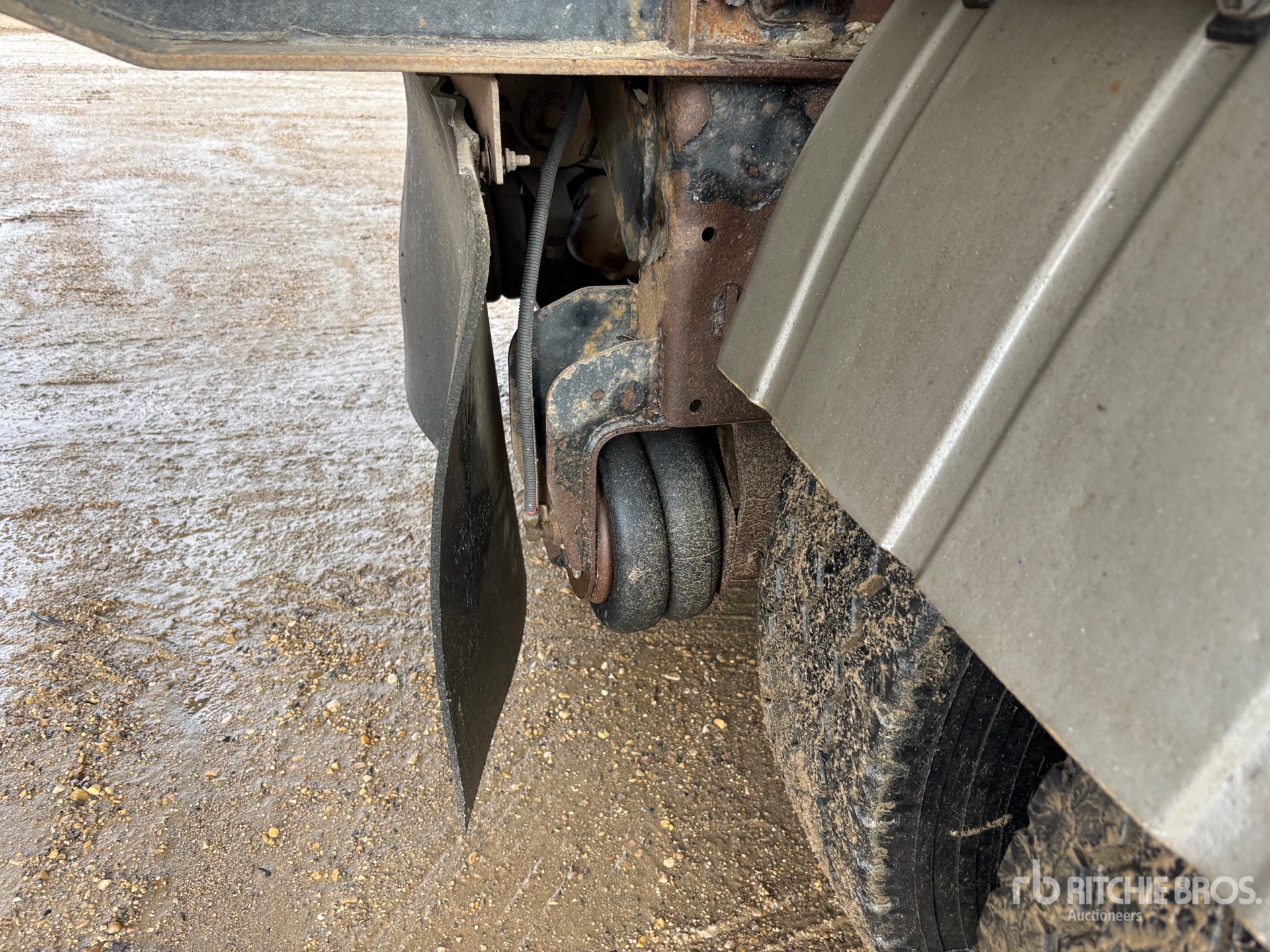 2010 Load King  28 FT SUPER B-TRAIN LEAD