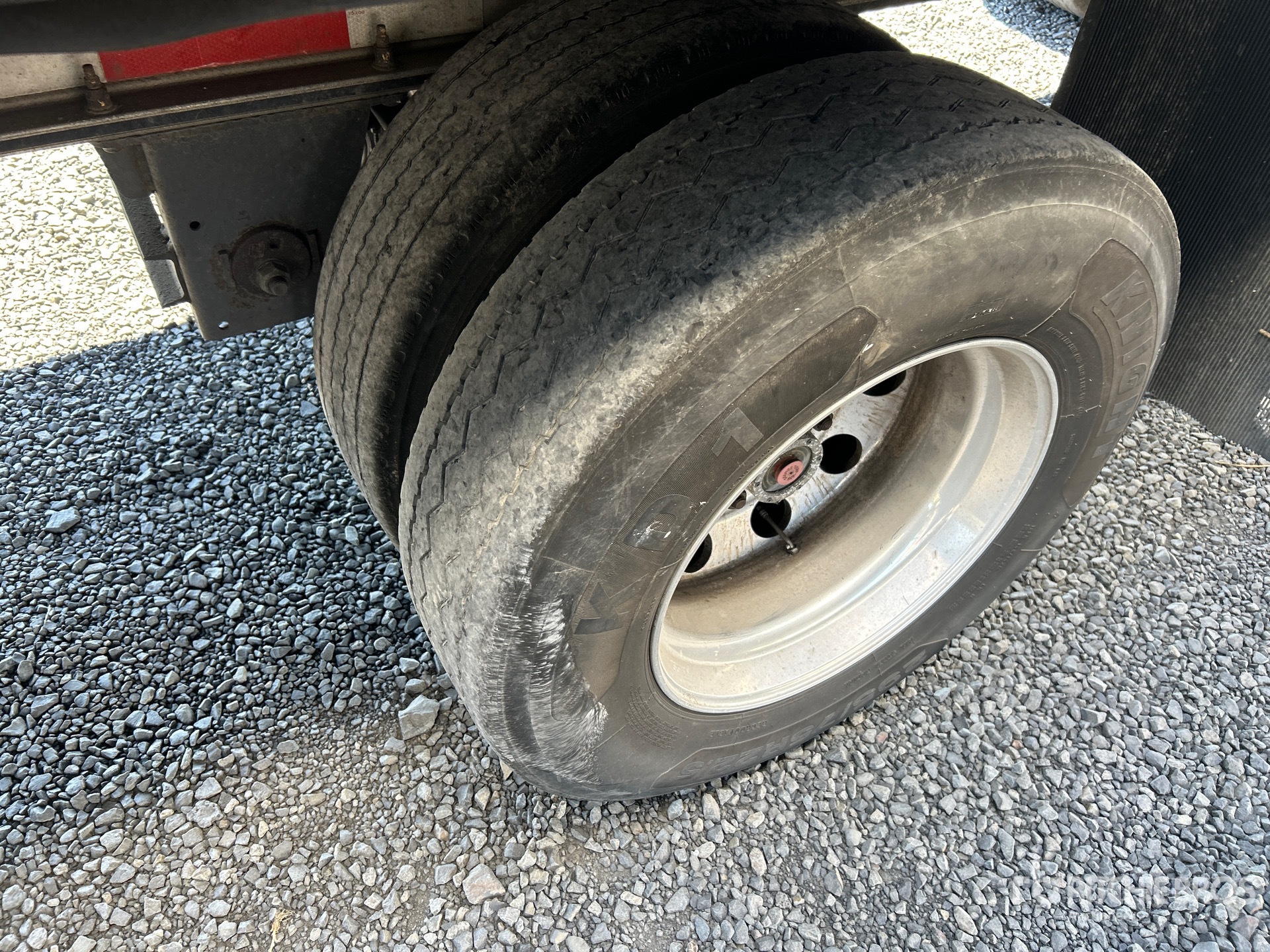2013 Wilson 48 FT T/A SPREAD AXLE
