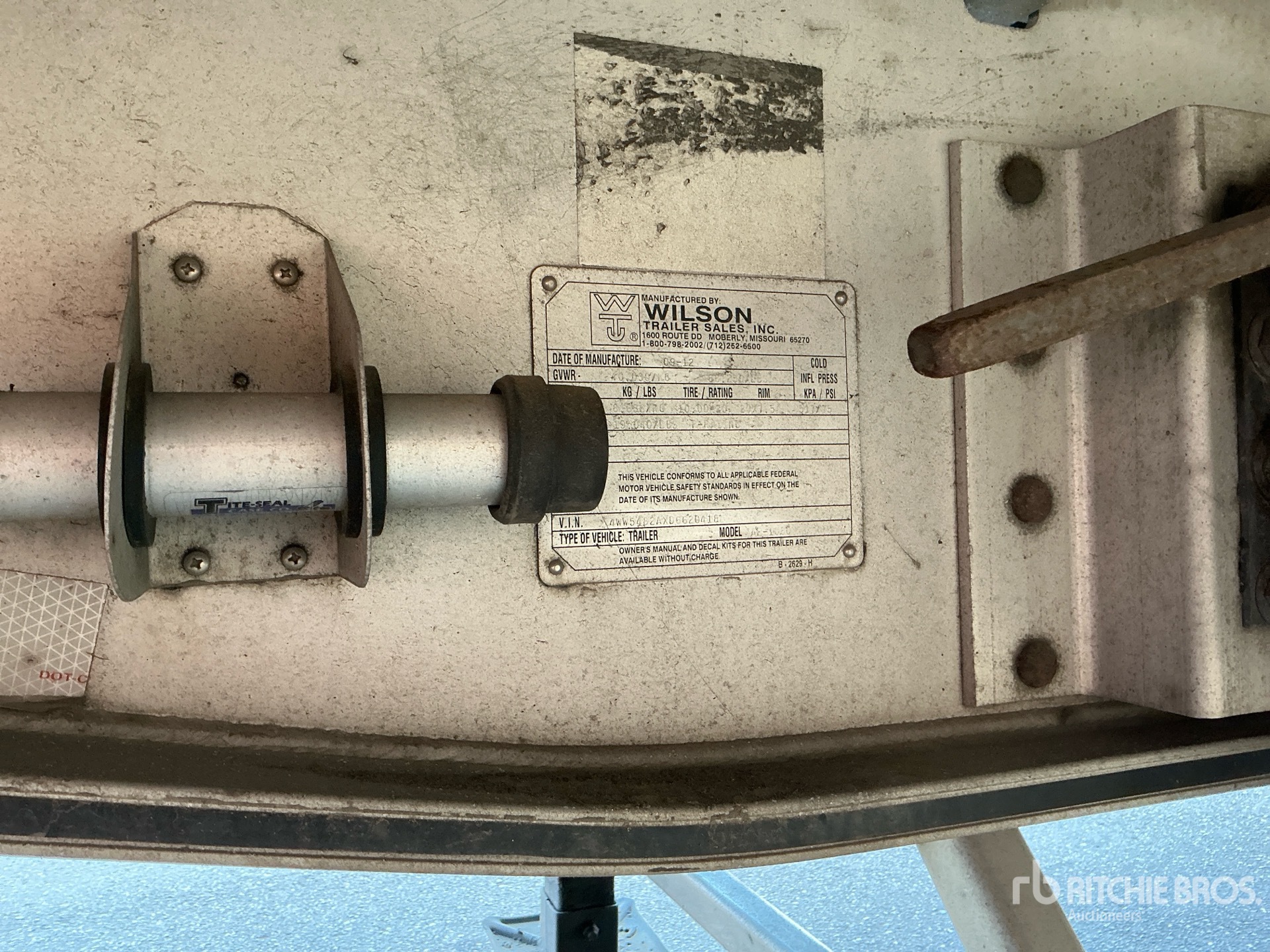 2013 Wilson 48 FT T/A SPREAD AXLE