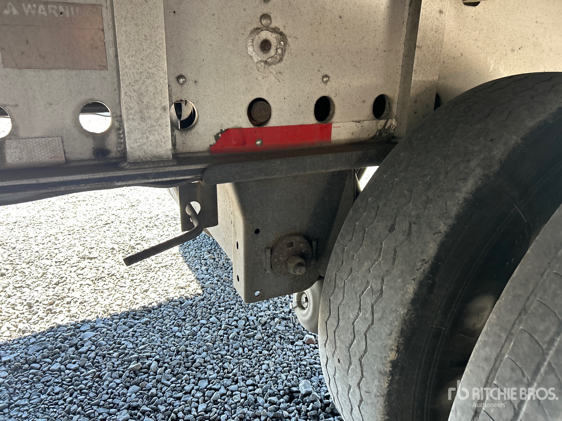 2013 Wilson 48 FT T/A SPREAD AXLE