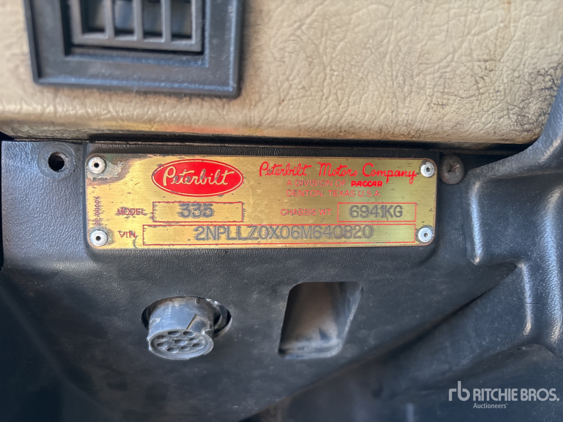 2006 Peterbilt 335