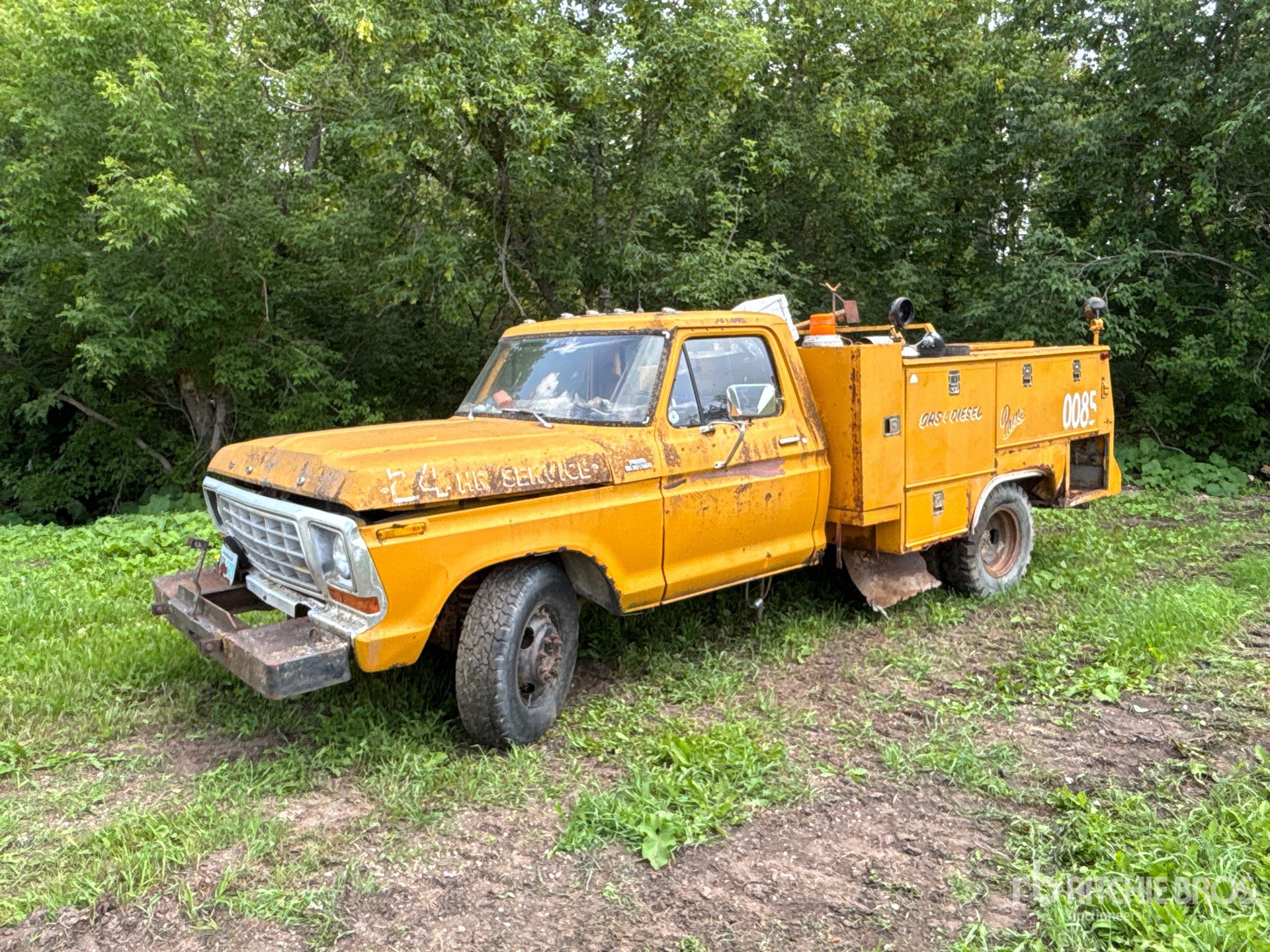 General Appearance with Picture, Left Front Corner