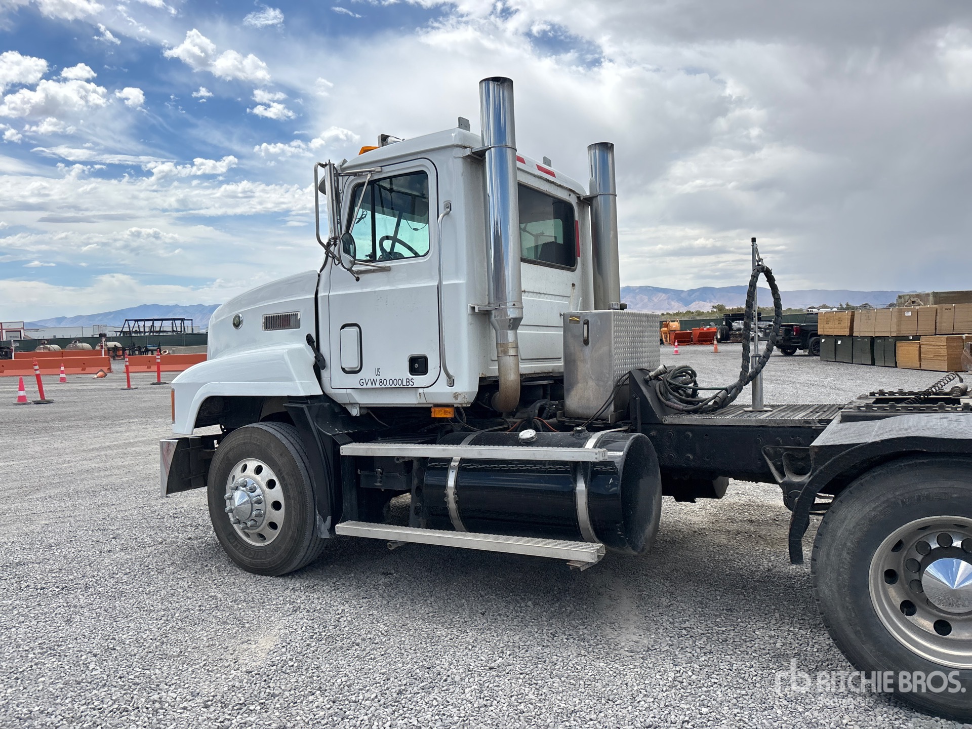 2004 Mack CX613