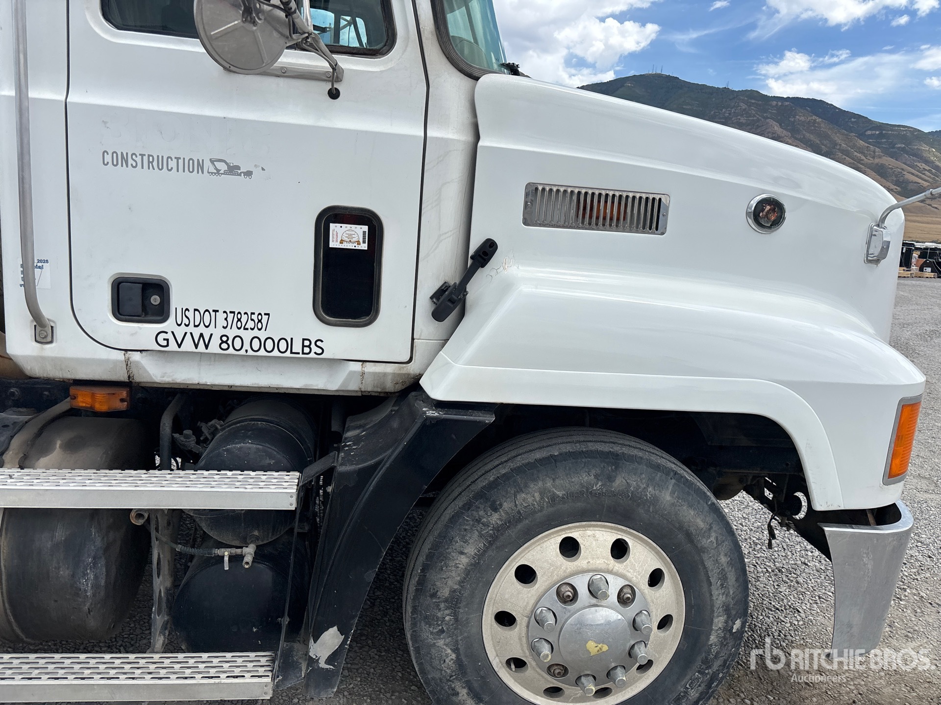 2004 Mack CX613