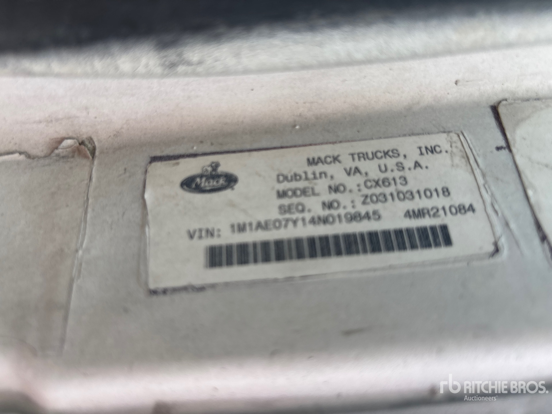 2004 Mack CX613