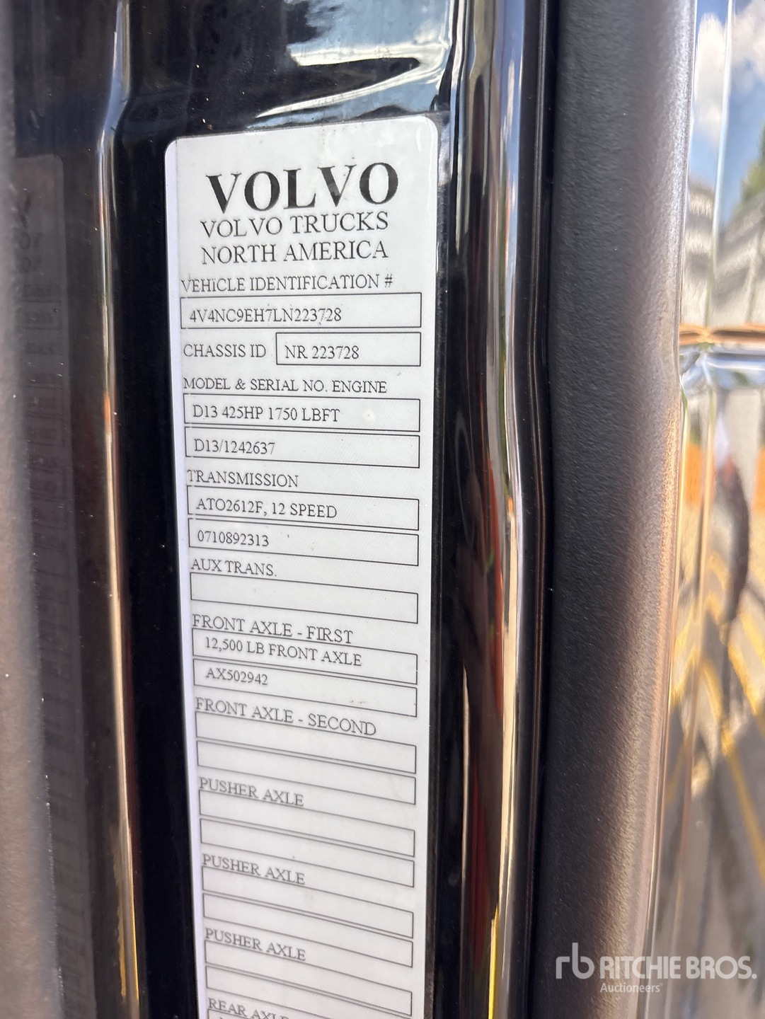2020 Volvo VNL860