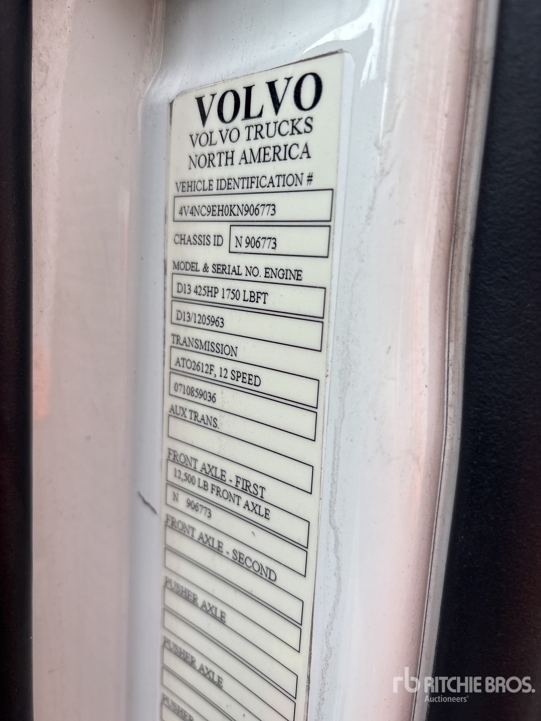 2019 Volvo VNL860