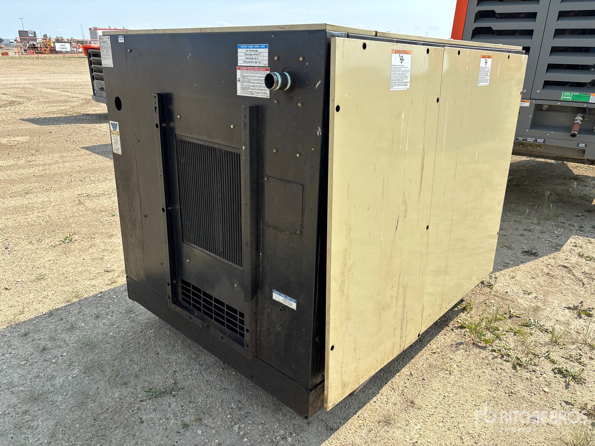 General Appearance with Bild, Ecke hinten rechts