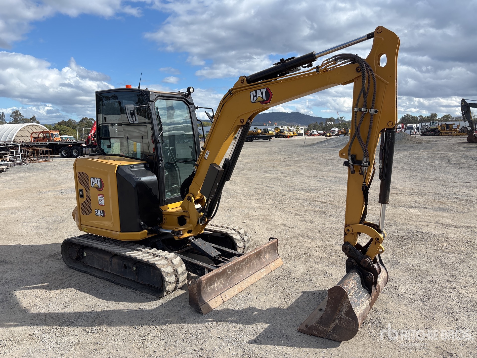 2022 Caterpillar 304