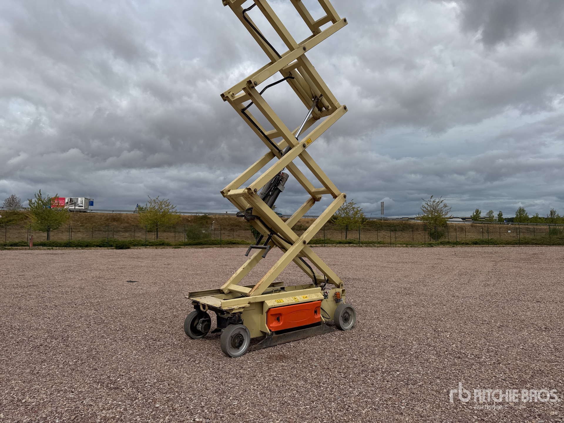 2014 JLG 3246ES