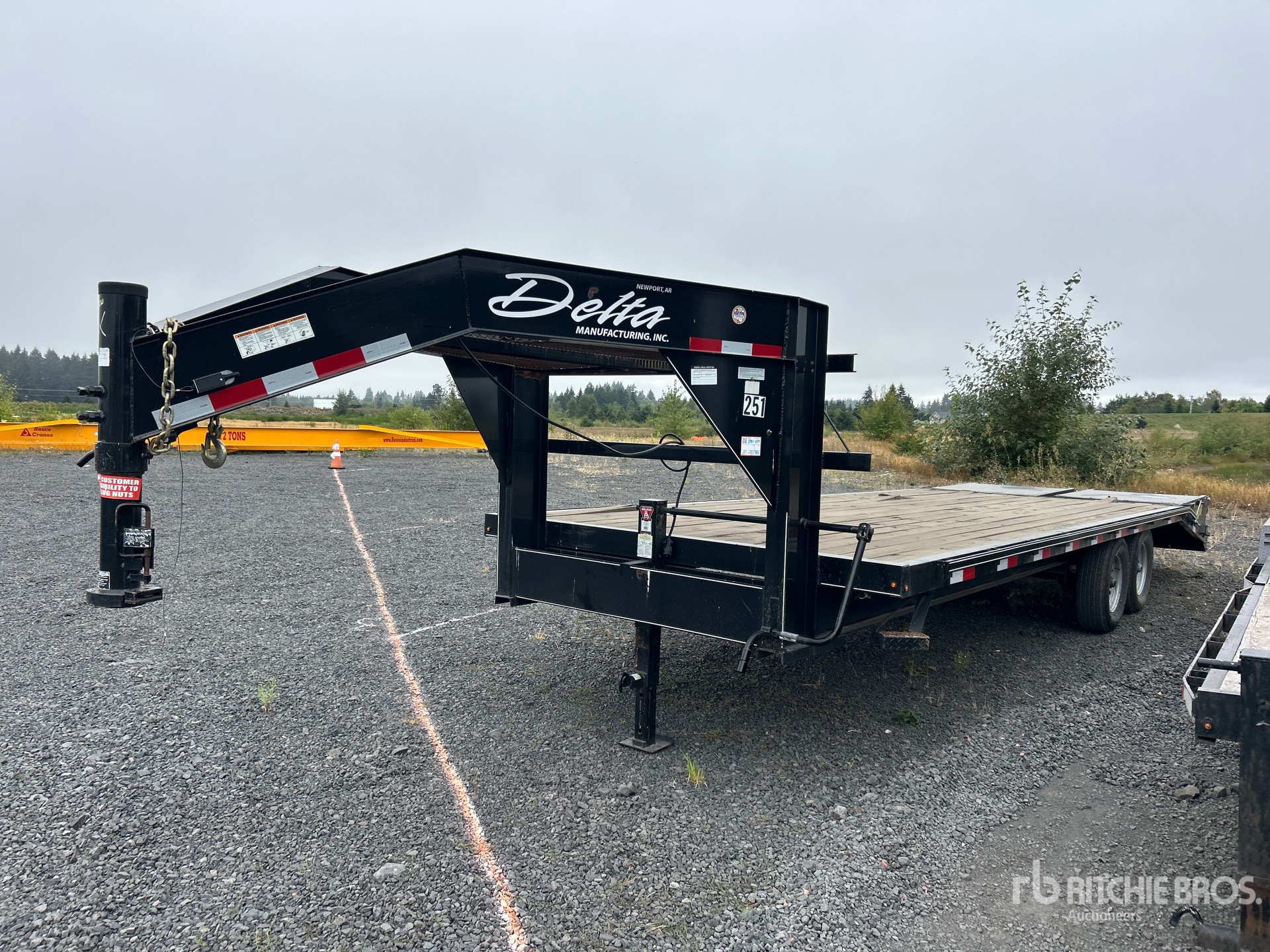 2023 Delta Manlift 25 ft T/A Gooseneck