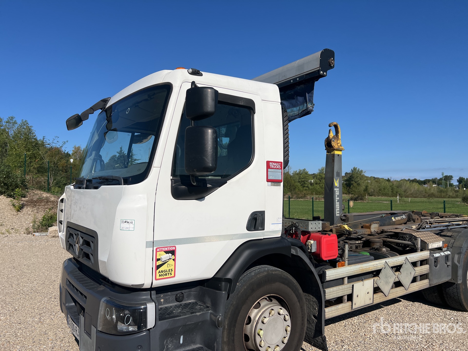 2017 Renault D26.430