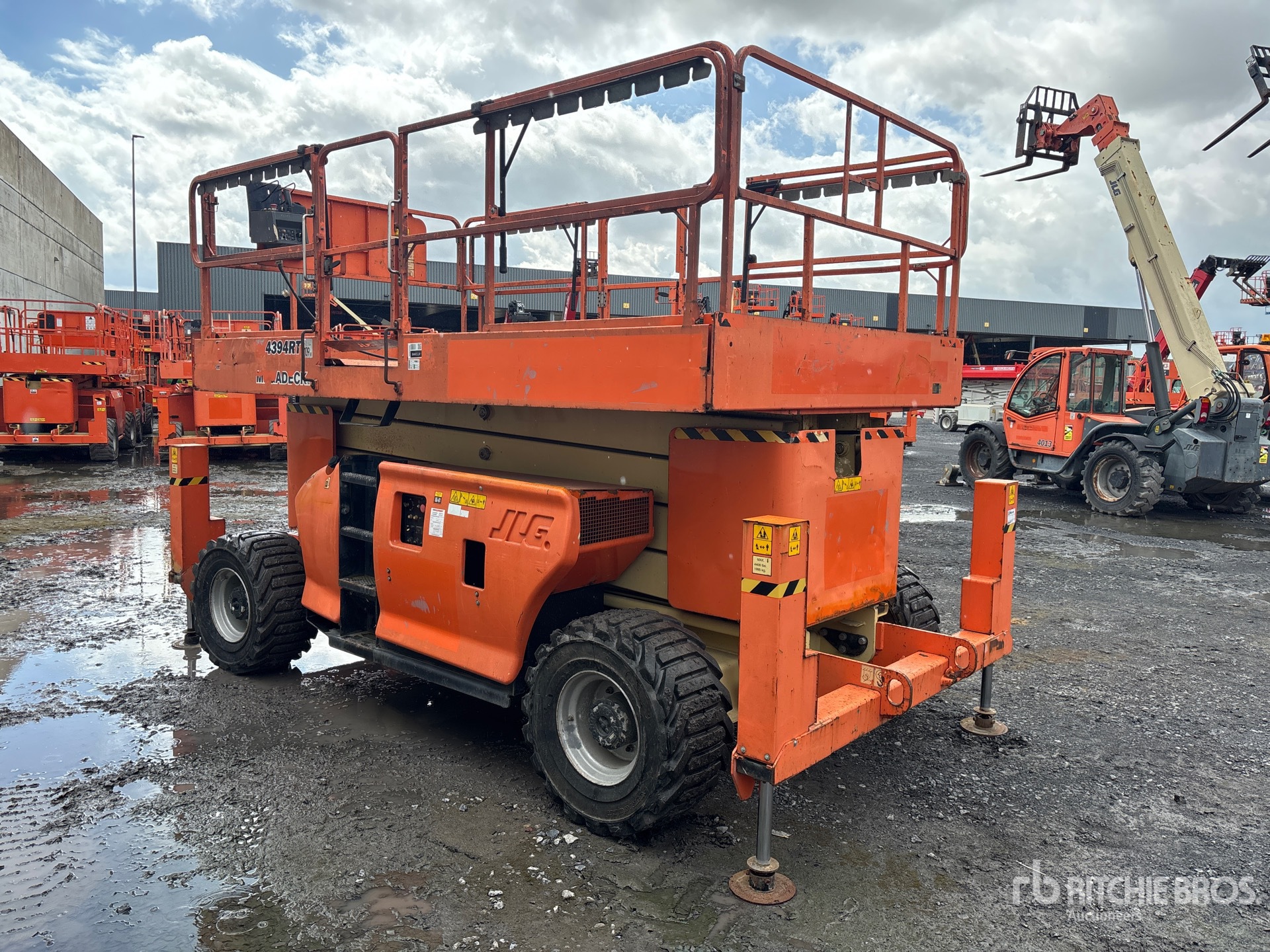 2013 JLG 4394RT